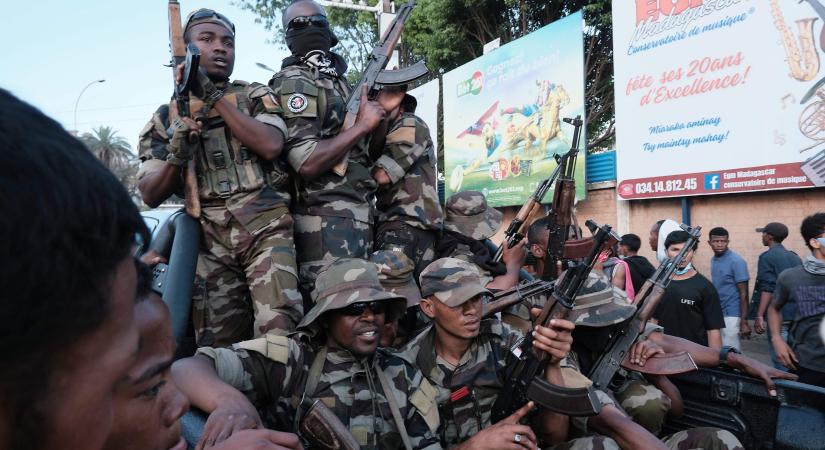 Elmenekült az országból Madagaszkár elnöke, miután a hadsereg átvette a hatalmat