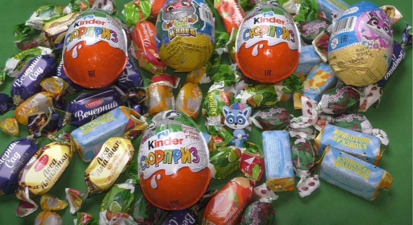 Kinyitottak egy 27 éve eldugott orosz Kinder-tojást, brutális, amit benne találtak