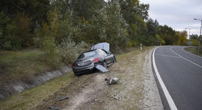 Életveszélyes manőverek tömkelegét hajtotta végre a drogos sofőr Győrben - fotók