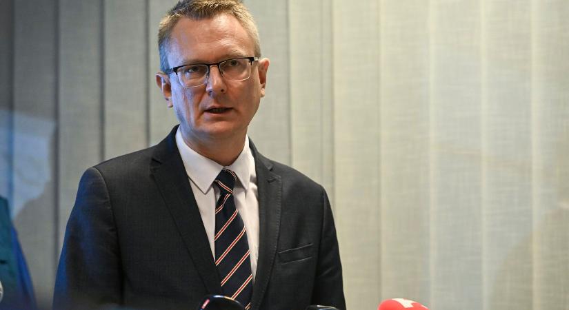 Rétvári Bence: A migránsokat az Európai Unión kívül kell tartani (VIDEÓ)