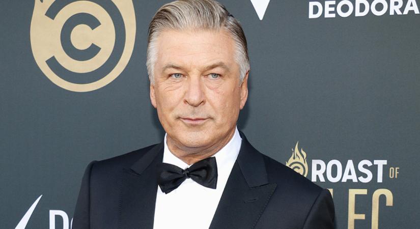 Döbbenetes balesetet szenvedett Alec Baldwin: fának csapódott és durván összeroncsolódott a világhírű színész autója