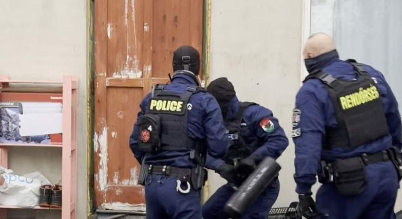 Lebukott a tatabányai díler: hónapokon át árulta a füvet