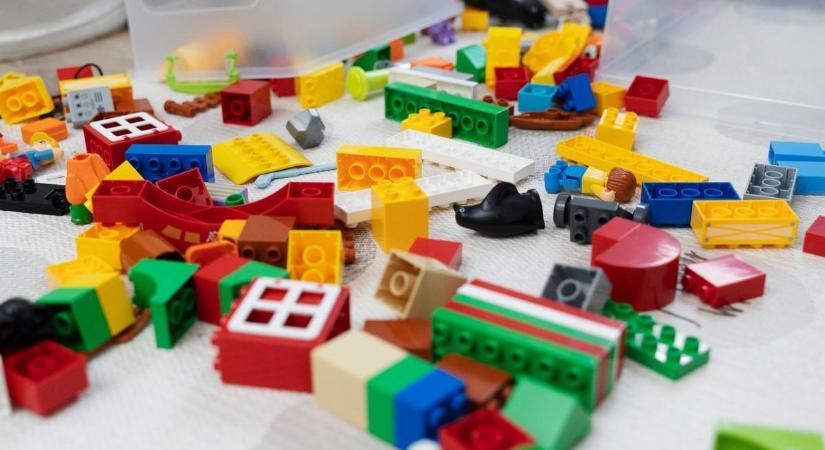 Elképesztő, legóból épített székelykapu hódíthat a világban – most te is segíthetsz, hogy valóra váljon!