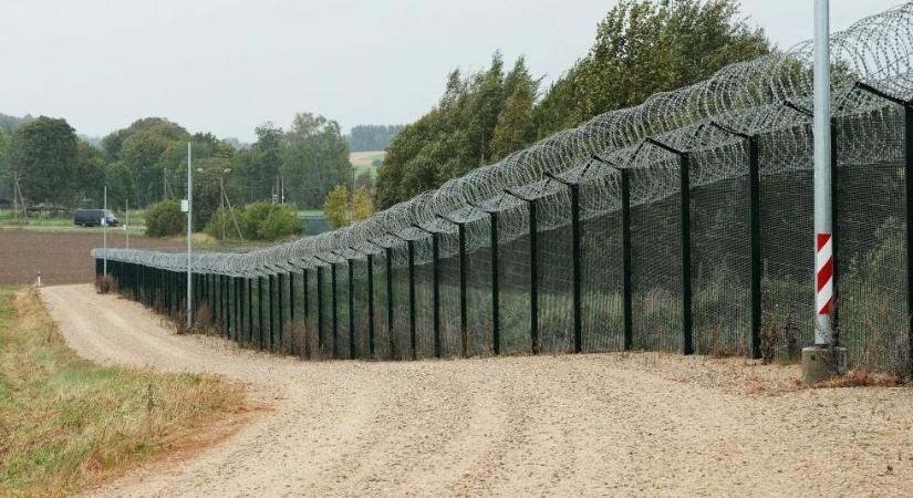 Észtország határán lezártak egy útszakaszt orosz katonák jelenléte miatt
