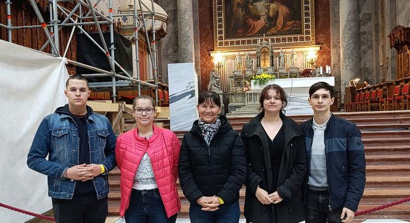 Esztergomi zarándoklaton vettek részt a nyíregyházi Szent Imre Katolikus Gimnázium diákjai