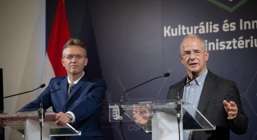 Kósa Lajos új, védelmező szerepkörben tűnt fel