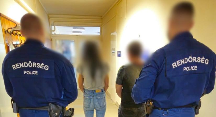 Egy roller miatt rontottak be a mezőtúri duóhoz a rendőrök, ahol aztán furcsa dolgot találtak
