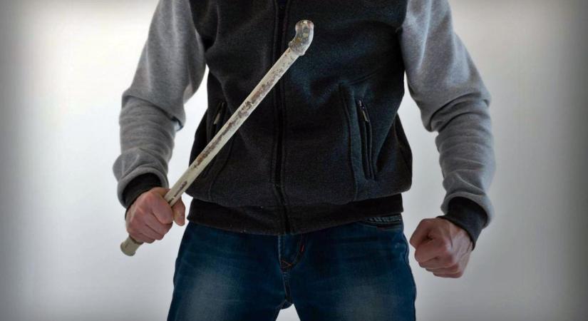 Utcai harc Zalában: vascsővel és botokkal felfegyverkezett bandák csaptak össze az éj leple alatt
