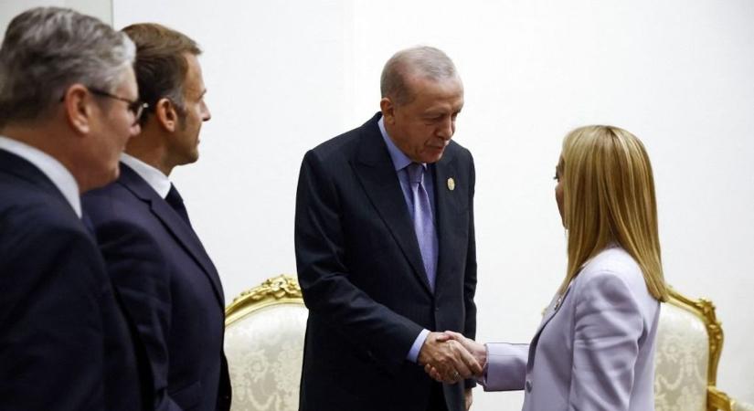 Erdogan nem volt szégyenlős: megjegyezte az olasz miniszterelnöknek, hogy bár jól néz ki, ideje lenne leszoknia a dohányzásról (VIDEÓ)