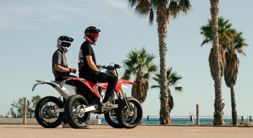 Nyolcvan lóerős, de B-vel vezethető (!) szupermotó a Starktól - Ilyen motort még nem láttál!
