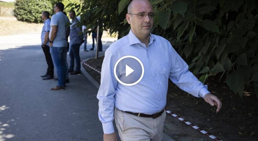 Mráz Ágoston Sámuel mindent tagad arról, amit mondott a New York Times-nak: “Álhír, hogy a Magyar Péter elleni negatív kampány kudarc”