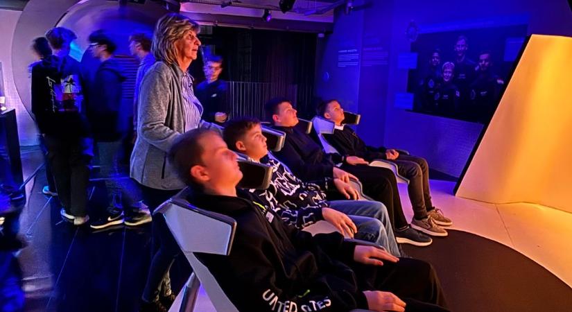 Szkafander, szimulátor, VR-szemüveg: vasi diákok gazdagodtak nagyszerű élményekkel - fotók