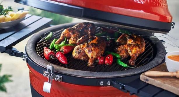 A grillezés varázsa: miért választják egyre többen a kerti grillezőt?
