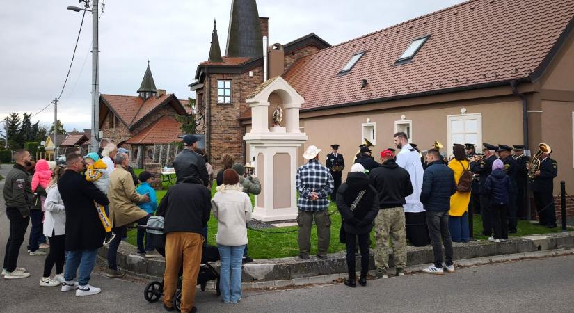 Az emlékmű évekig üresen állt, mire visszakerült a helyére Szent Flórián szobra Királyfián (GALÉRIA)
