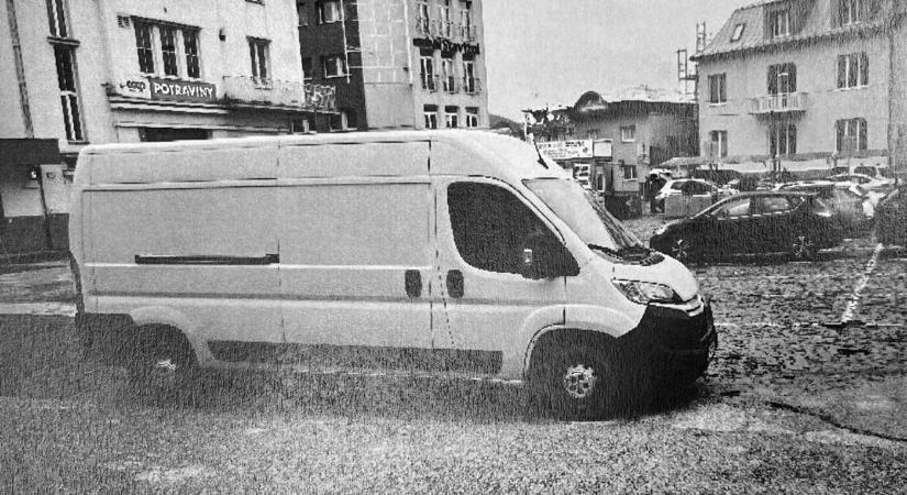 Tolatás közben gázolt halálra a furgon egy 72 éves nőt