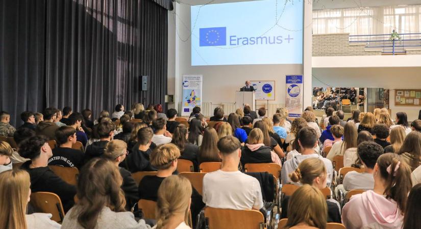 Diákok pályakezdés előtt - Mennyi előnnyel jár a külföldi tapasztalat?