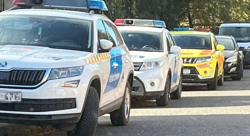Meghalt egy csecsemő, hiába rohantak a mentők és a rendőrök - ez állhat a háttérben