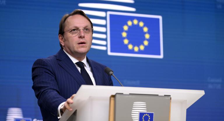 Várhelyi Olivér tagadta, hogy tudott volna a magyar szolgálatok hírszerzési kísérleteiről Brüsszelben