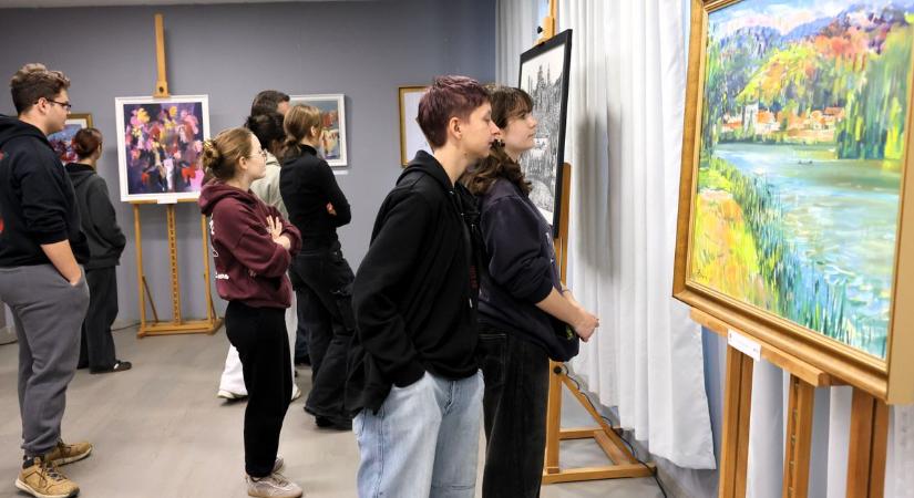 Olyan tárlat nyílt meg Nyíregyházán, hogy még egy államtitkár is kíváncsi volt a komplex élményvilágra (fotókkal)