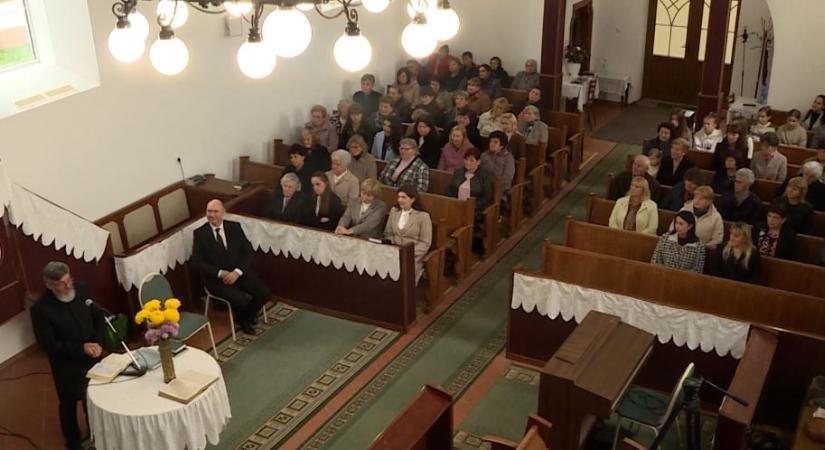 Hála és közösség az idősek világnapján Szürtében