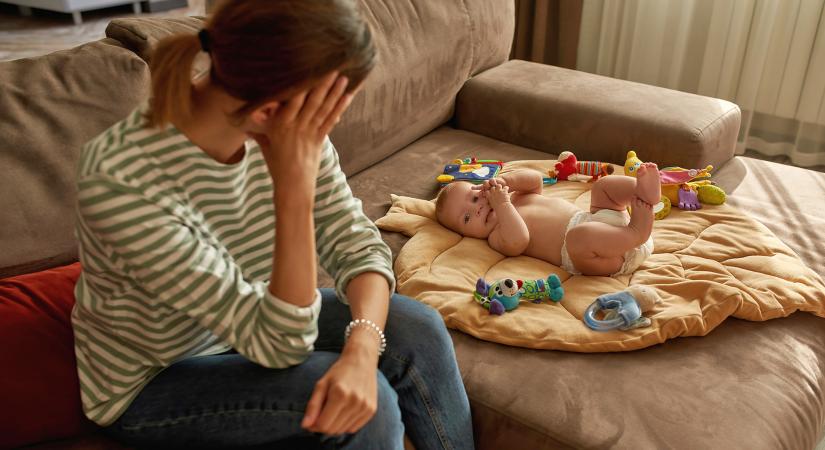 Magány, kiégés, párkapcsolati erőszak: 10 éve nyújt támaszt az anyáknak az EMMA Vonal – Interjú