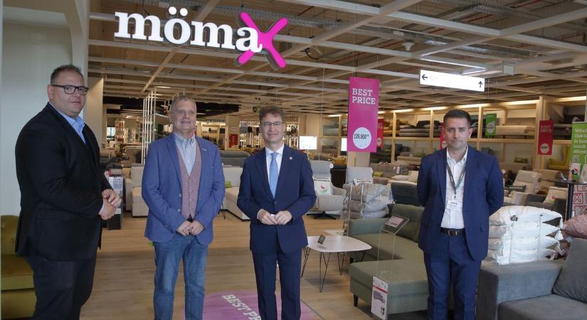 Elsőként lestünk be a fehérvári Mömax áruházba!