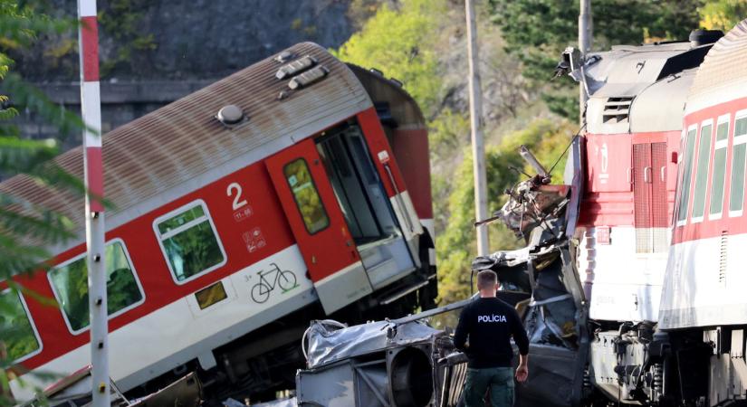 Őrizetbe vették a szlovákiai vonatbaleset egyik érintett mozdonyvezetőjét
