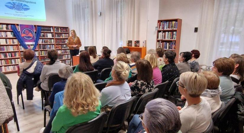A hipnózis titkaiba nyerhettek betekintést a hevesi könyvtár olvasói