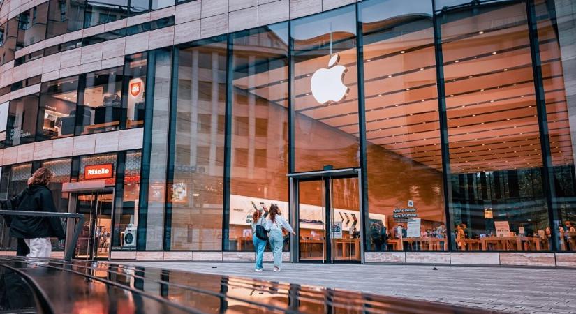 Meglepetést hozhat az iPhone első hajlítható telefonja