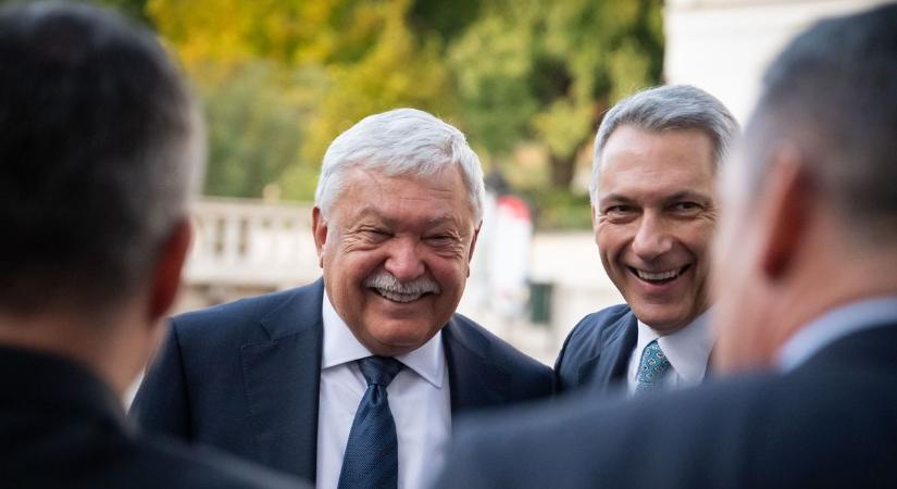 Lázár János megmondta a magyar milliárdosoknak: minden órában Csányi Sándor nyakát taposta, nem volt elég tőle a 20 milliárd, még kell – „Rá fogom venni mindet, hogy visszafáradjon a kasszához"