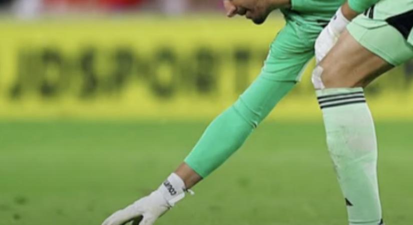 Courtois a legbátrabb kapus a világon: lazán rányúlt az eltévedt patkányra meccs közben, de nem tudta megfogni