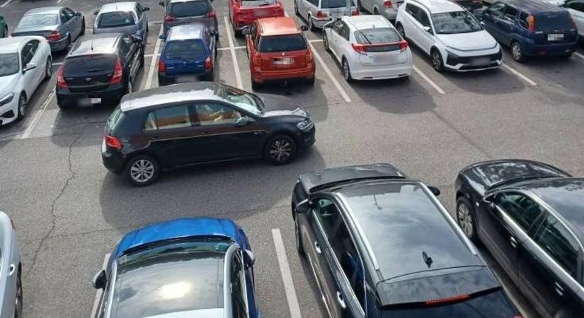 Ismét forrnak az indulatok a Malomparknál, vannak, akik visszasírják a fizetős parkolást