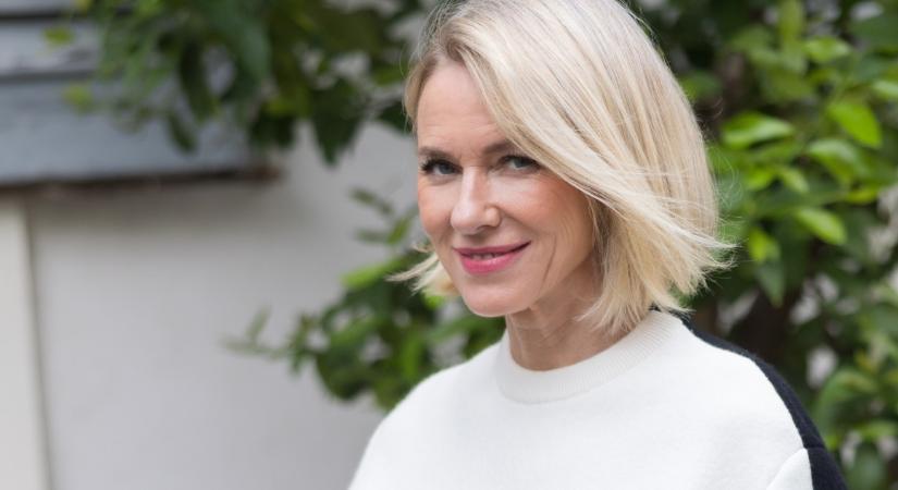 Naomi Watts csillagot kapott a hírességek sétányán – fia is elkísérte a díjátadóra