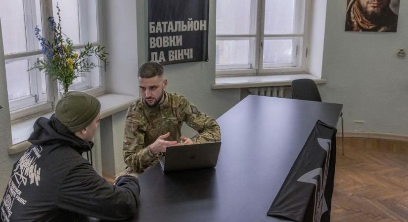 Tovább dübörög a mozgósítás Ukrajnában: már a többgyermekes apák sincsenek biztonságban