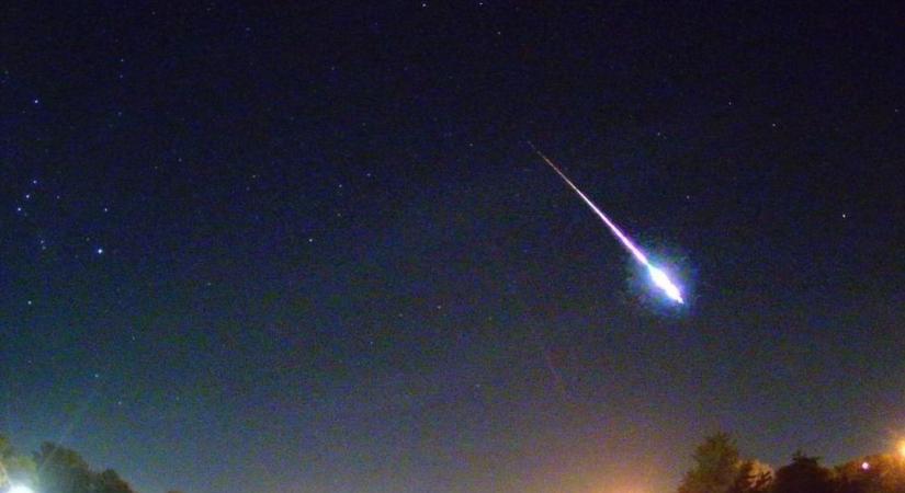 Zölden ragyogó tűzgömb szelte át az eget, Bács-Kiskunból is látható volt a különleges jelenség