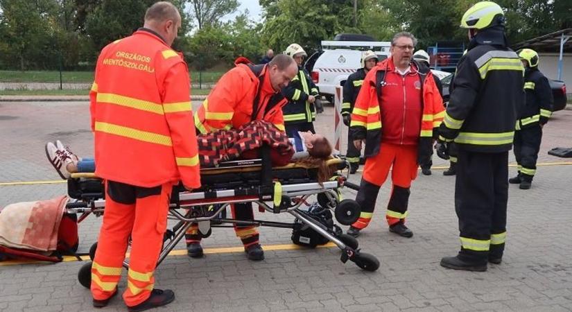 Fúzió ’25: éles helyzeteket gyakoroltak a tűzoltók és társszerveik az M1-esen fotók, videó