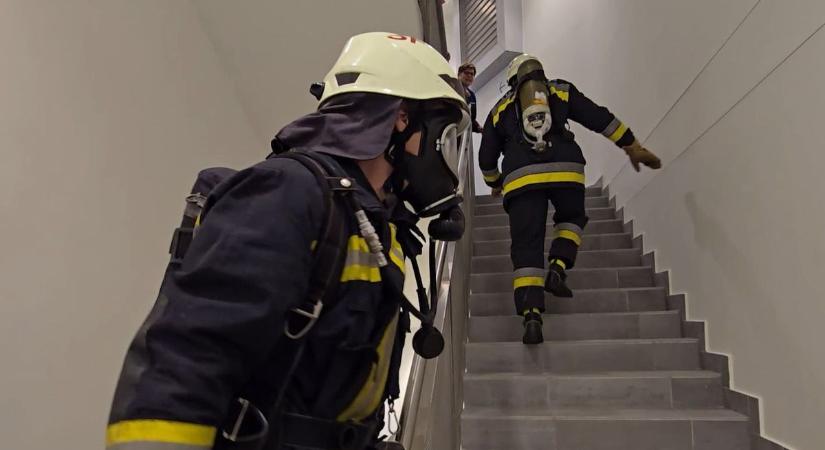 Emberpróbáló küzdelmek elé néztek a hevesi tűzoltók - videóval