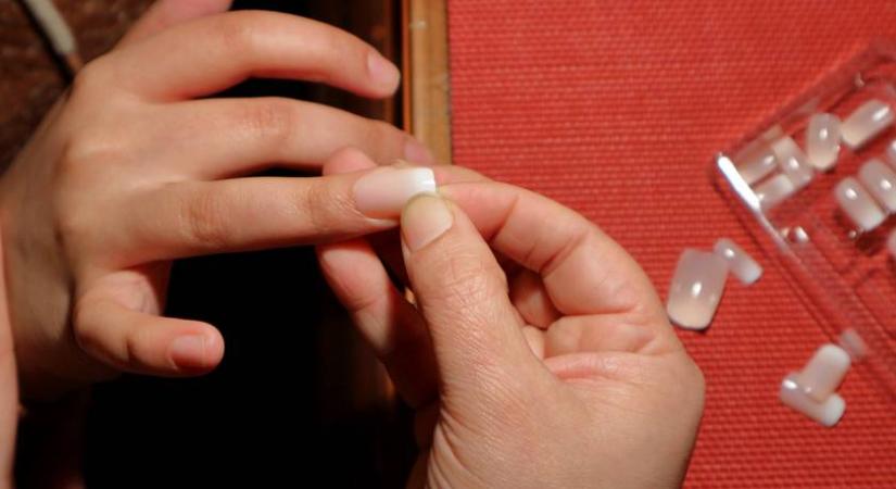 Sokan használják ezt a kozmetikai kelléket otthon, pedig egy csepp belőle tüzet okozhat: erre figyelj