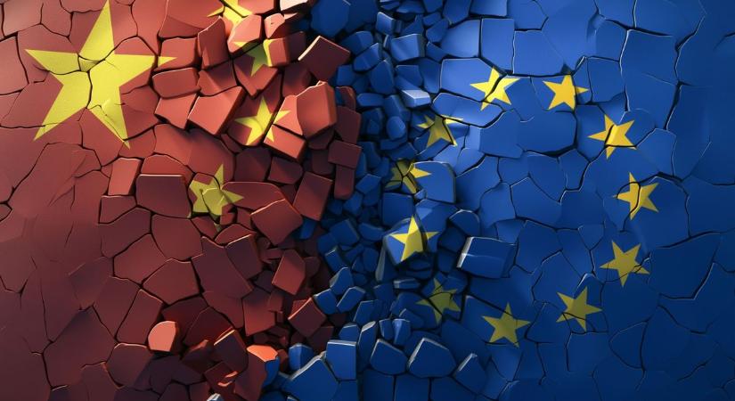 Az EU most vette észre, Kína éppen kivérezteti: pániküzemmódba kapcsolt az európai autóipar – sorsdöntő tárgyalás jön Pekinggel