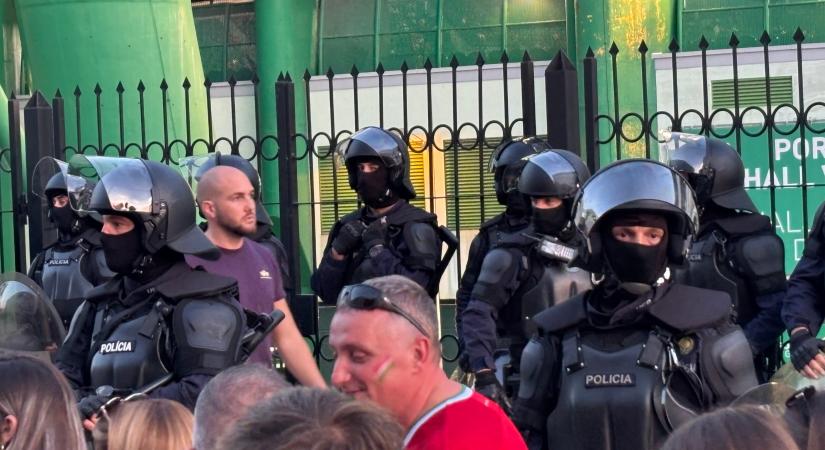 Maszkban várták a rendőrök a magyar szurkolókat Lisszabonban