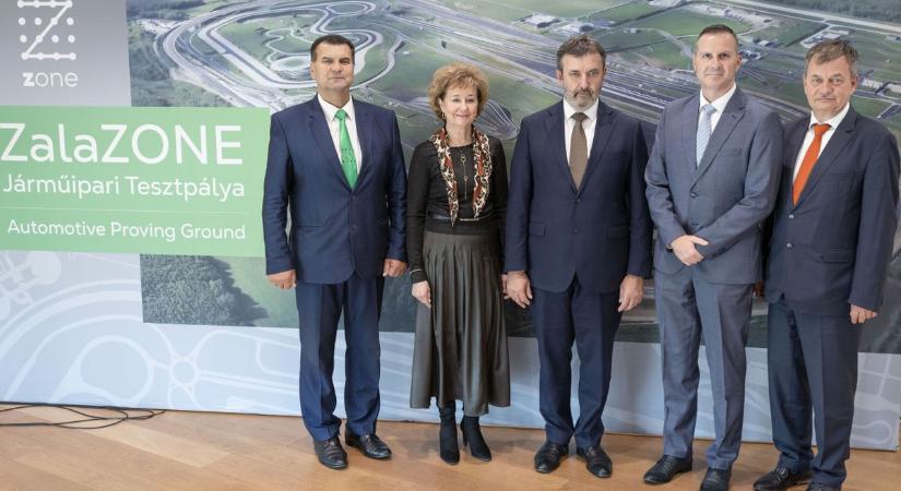 Robotok szüretelik majd a málnát – újabb mérföldkő a ZalaZONE történetében (galéria)
