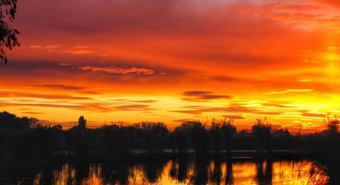 Tüzes naplemente zárta a keddet