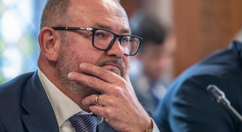 Az energiaügyi miniszter visszavonta a nyomdákat csőddel fenyegető rendeletét