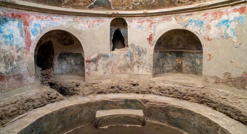 Hozzáért egy ősi tárgyhoz Pompeii-ben, azonnal beteg lett a nő