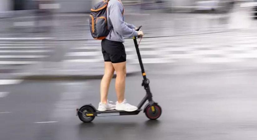 Fél évre elvették a jogsiját az ittas elektromos rolleresnek, és durva pénzbüntetést is kapott