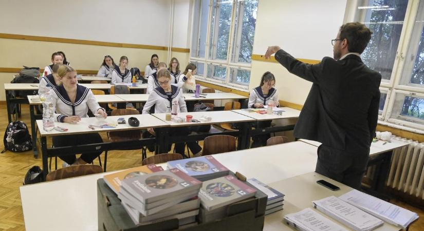 Sok tanár csak bruttó 20-30 ezer forintot kapott a tavalyi kiemelkedő teljesítményéért