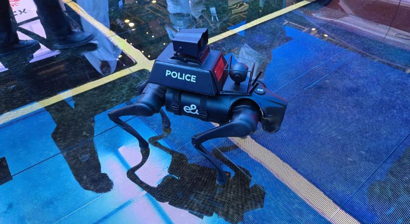 Márpedig itt rend lesz: sci-fi regénybe illő erődemonstrációt tartott a rendőrség Dubajban