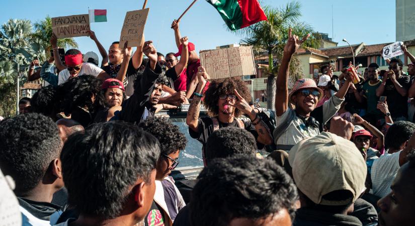 Madagaszkáron katonai hatalomátvételbe torkollott a Z generációs forradalom