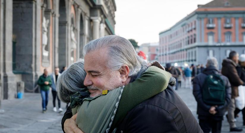 Világnap: A léleknek és a testnek is hasznos az ölelés