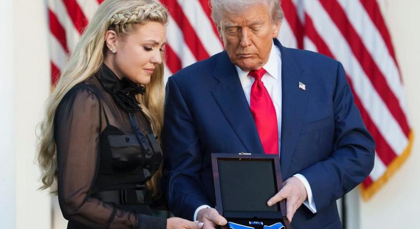 Trump a legmagasabb polgári érdemérmet adta posztumusz Kirknek
